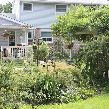 Carrousel Bed & Breakfast Cayuga Екстер'єр фото
