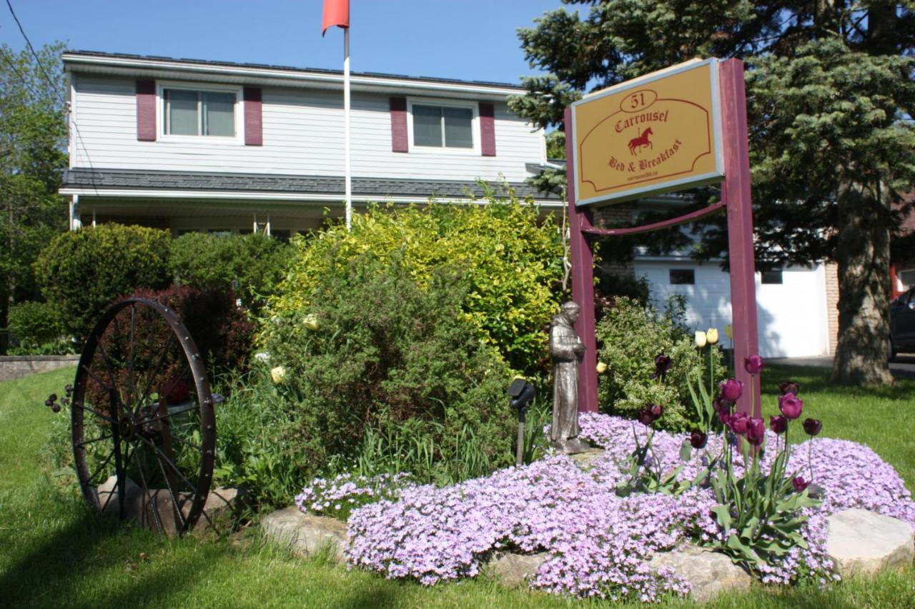 Carrousel Bed & Breakfast Cayuga Екстер'єр фото