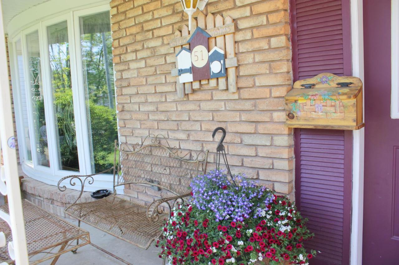 Carrousel Bed & Breakfast Cayuga Екстер'єр фото