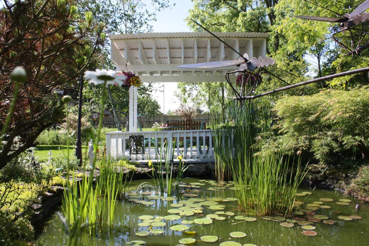 Carrousel Bed & Breakfast Cayuga Екстер'єр фото