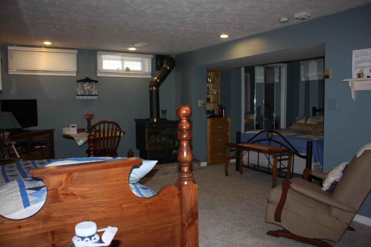 Carrousel Bed & Breakfast Cayuga Номер фото