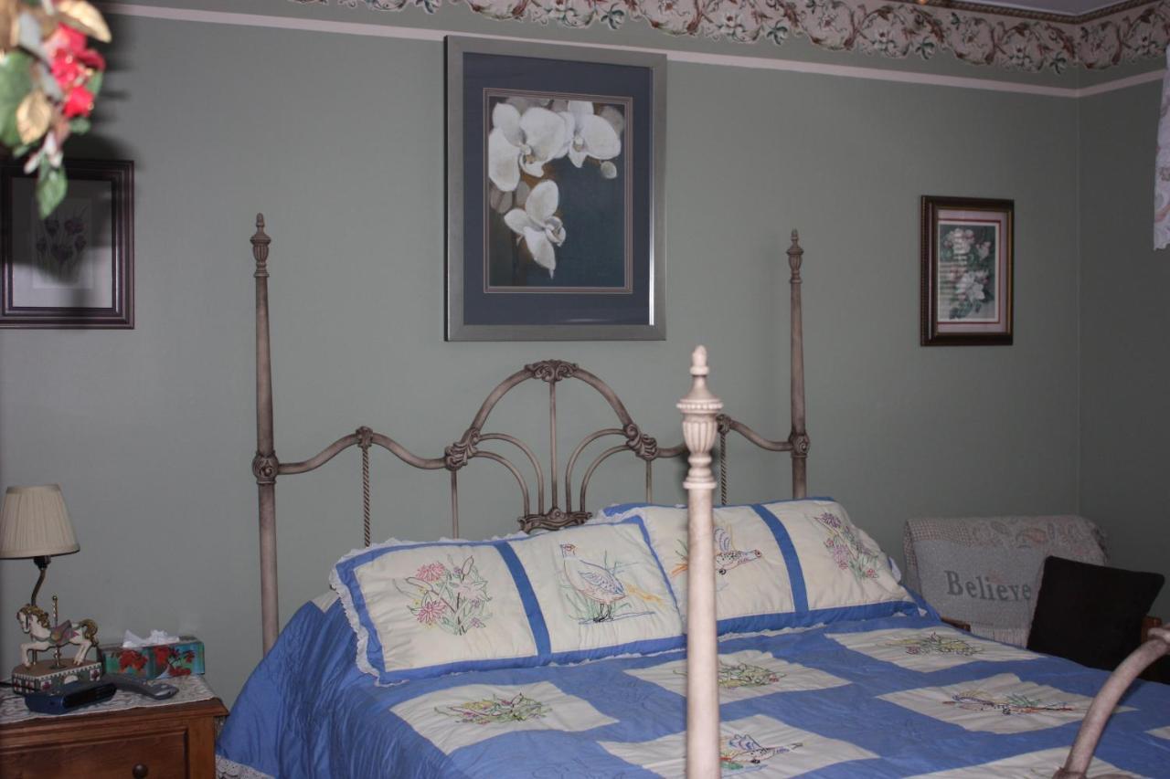 Carrousel Bed & Breakfast Cayuga Номер фото
