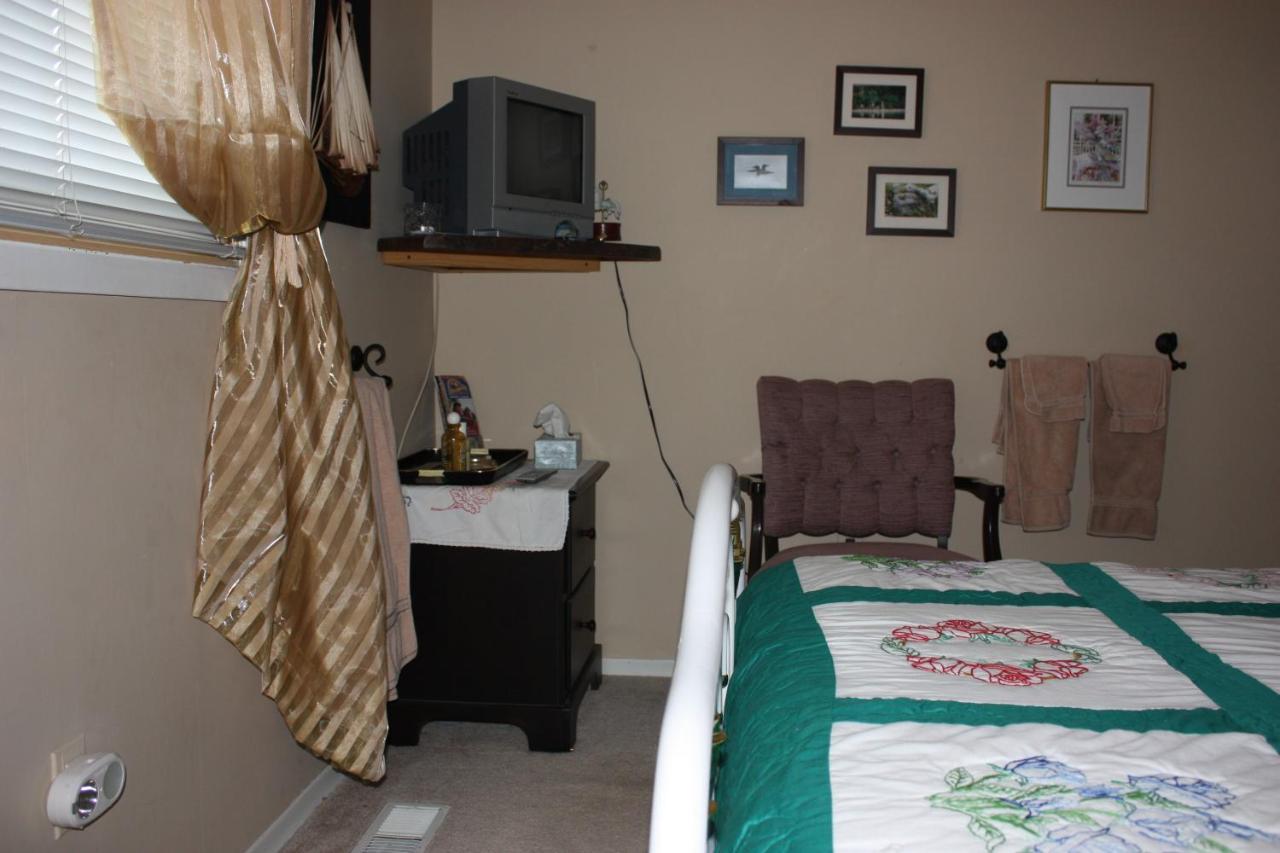 Carrousel Bed & Breakfast Cayuga Номер фото