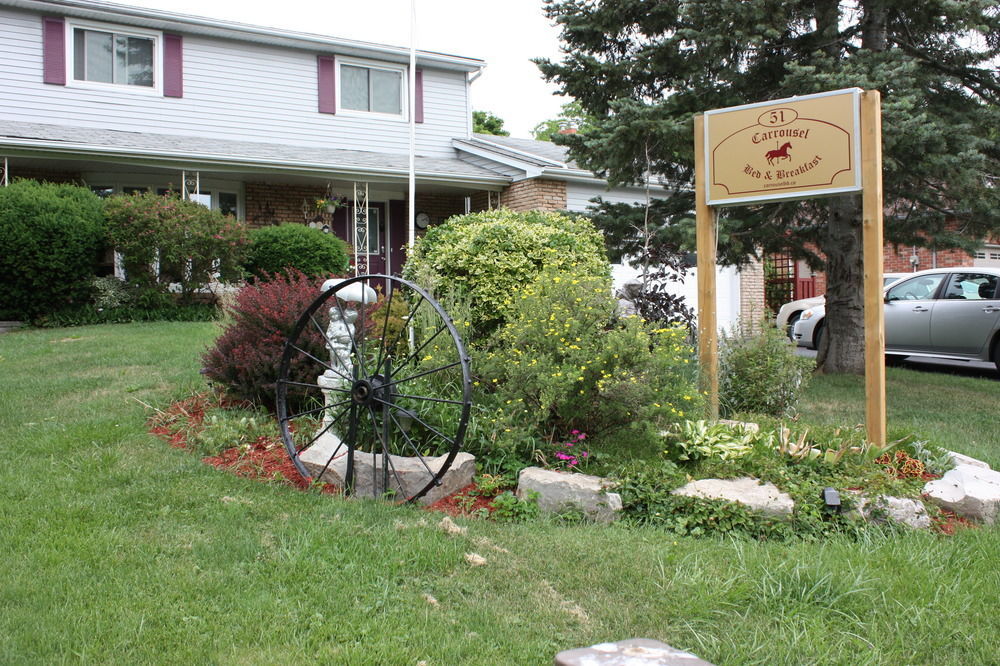 Carrousel Bed & Breakfast Cayuga Екстер'єр фото